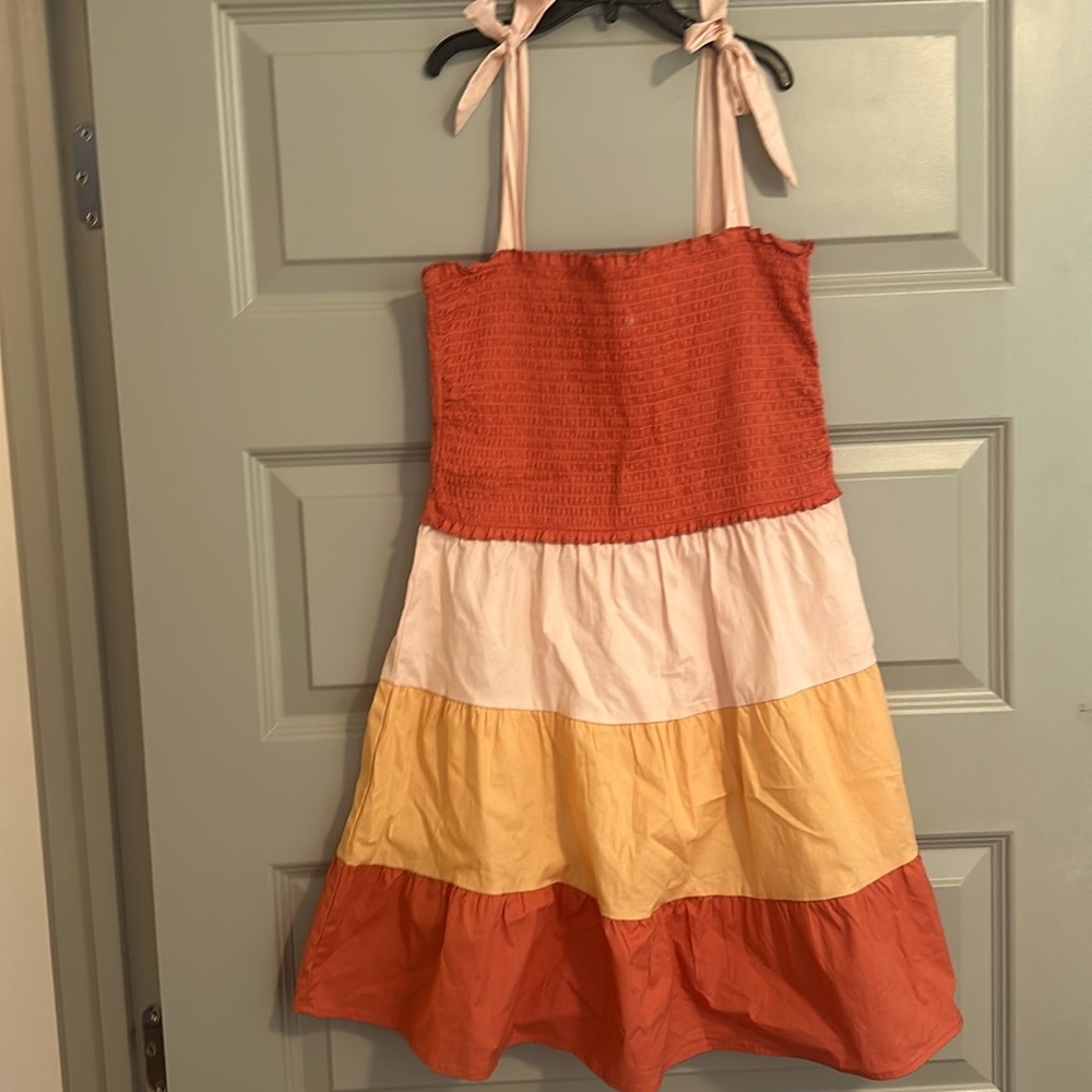 Super cute Small dress perfect for spring!
